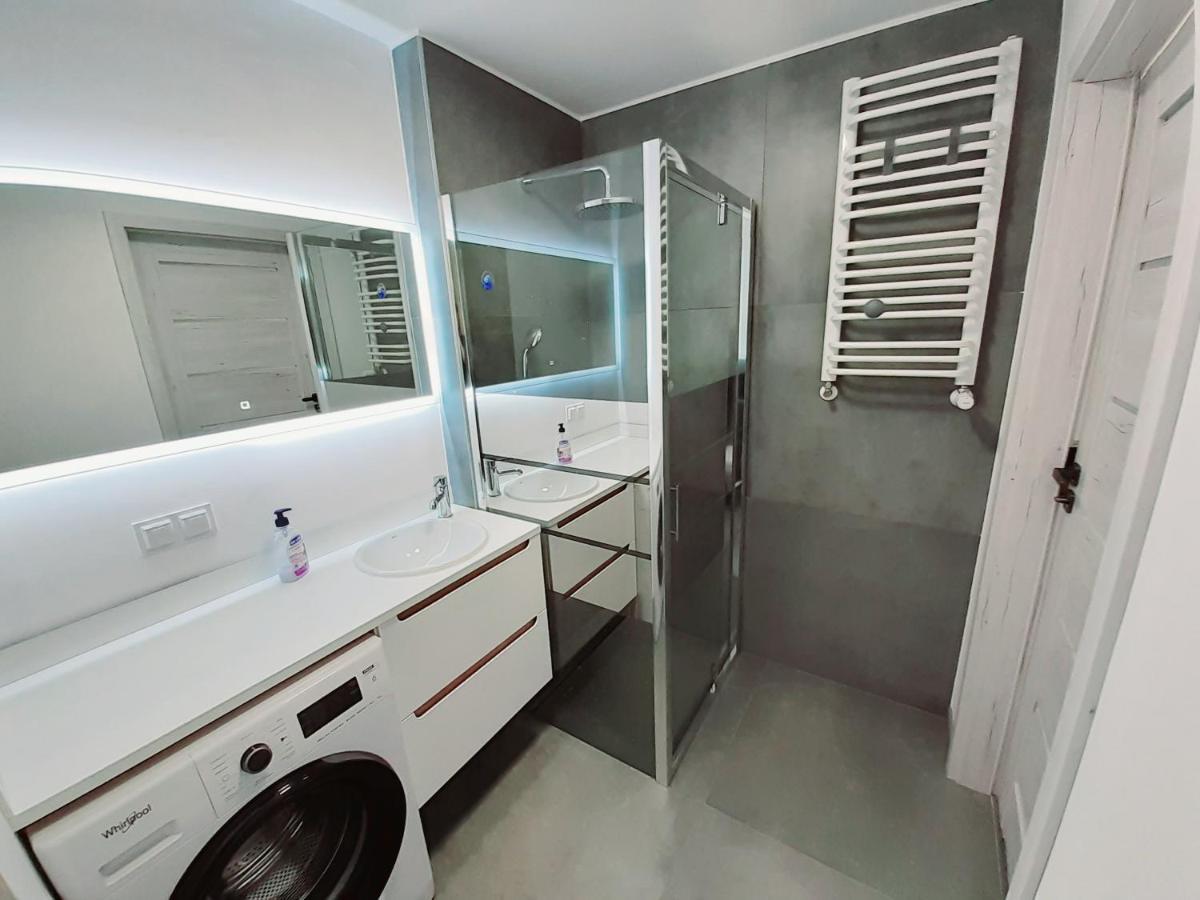 Apartament Kapitanski Mostek 17A Z Widokiem Na Port I Latarnie Morska Oraz Garazem Διαμέρισμα Kołobrzeg Εξωτερικό φωτογραφία